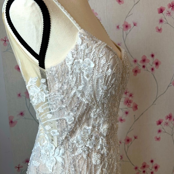 Size 4 Galina Signature/ designer: Vera Wang/ mermaid 🧜‍♀️ wedding dress - Picture 6 of 14